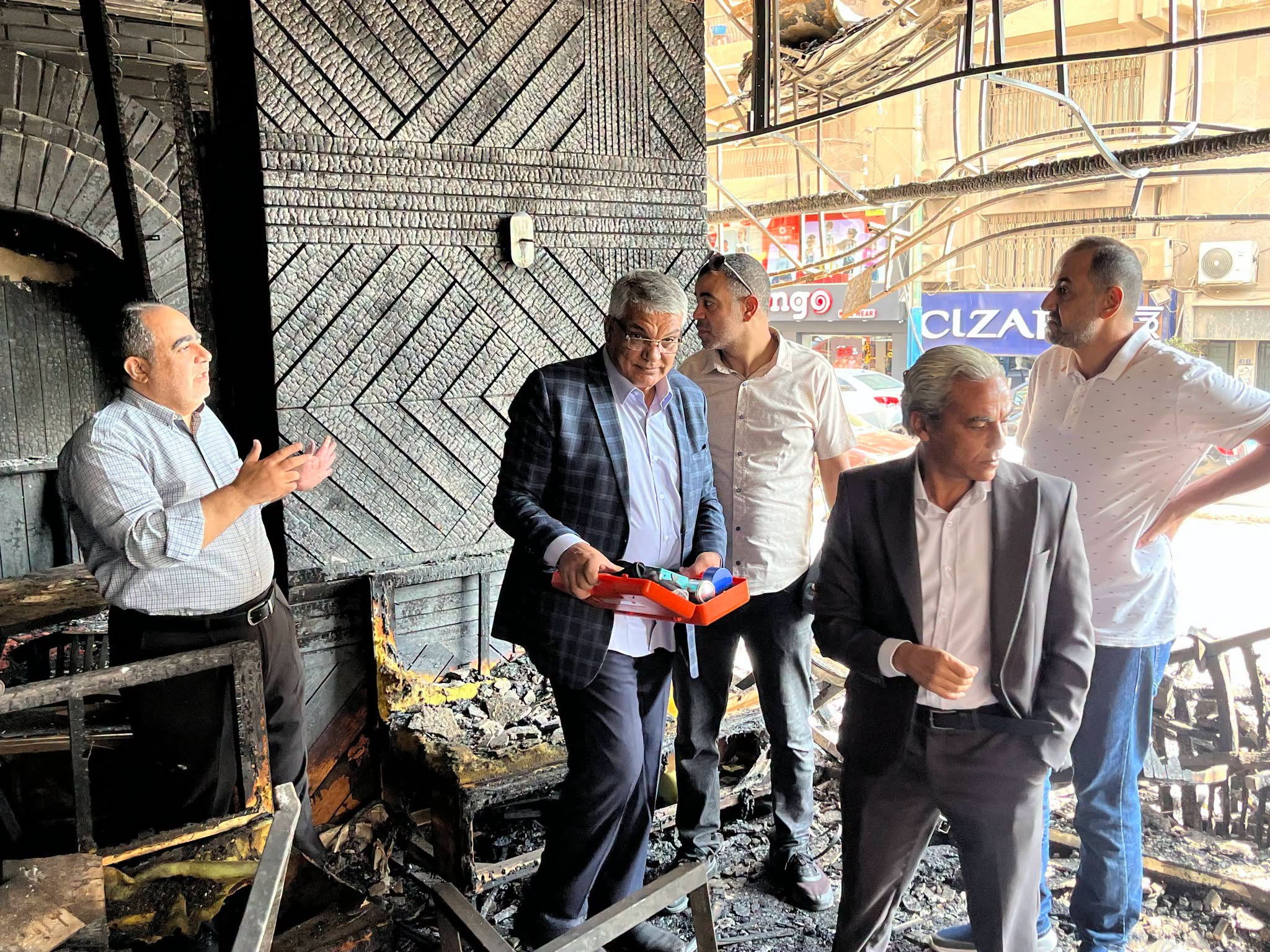 لجنة نقابة المهندسين تعاين العقار