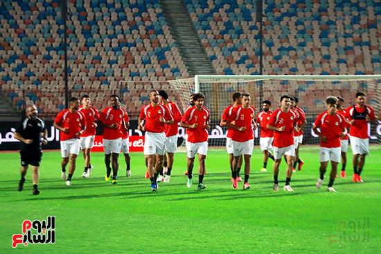 عملية الاحماء للمنتخب الوطنى