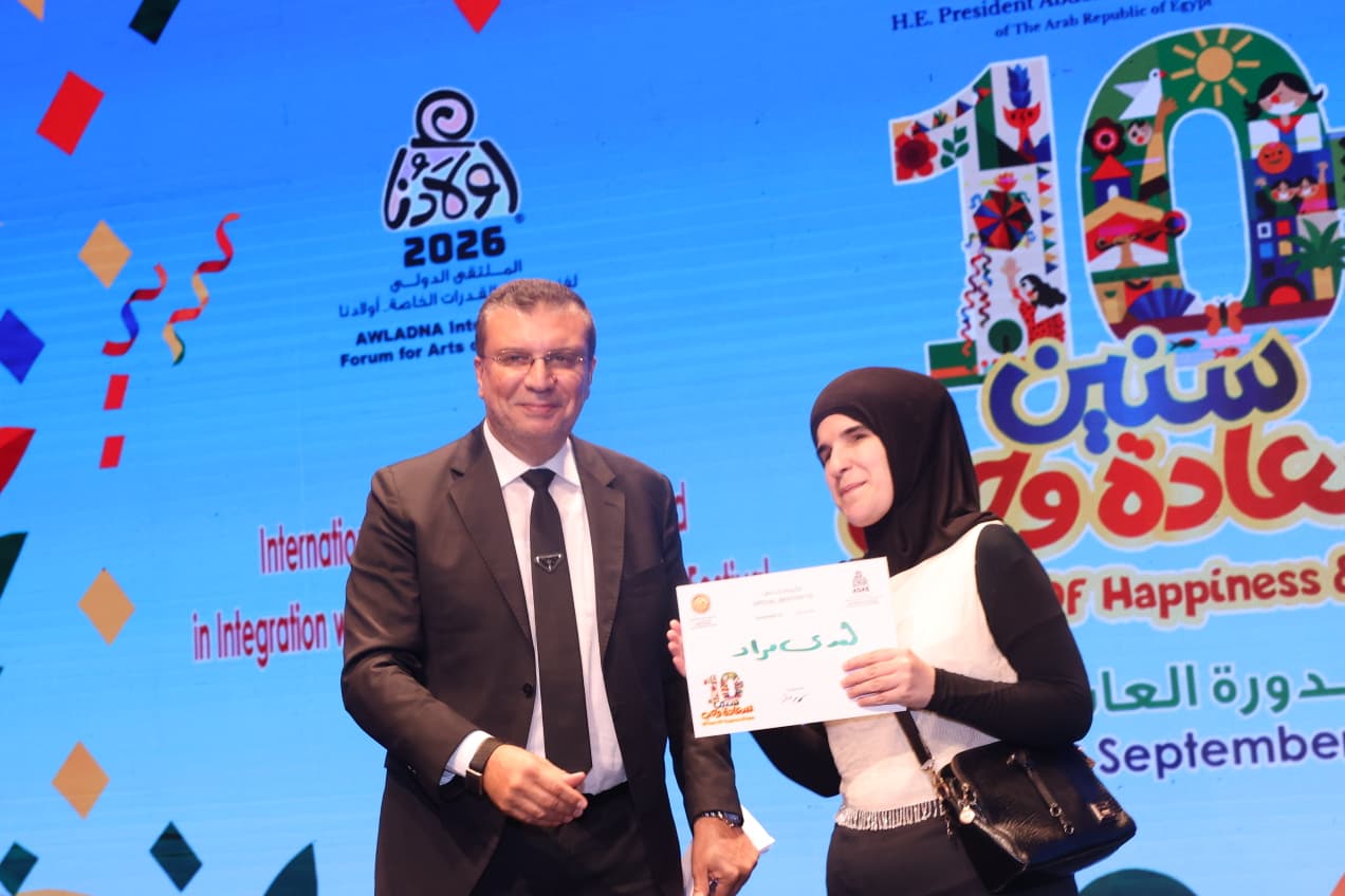 عمرو الليثي يوزع جوائز ملتقى اولادنا