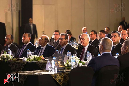 الحضور بالمؤتمر (2)