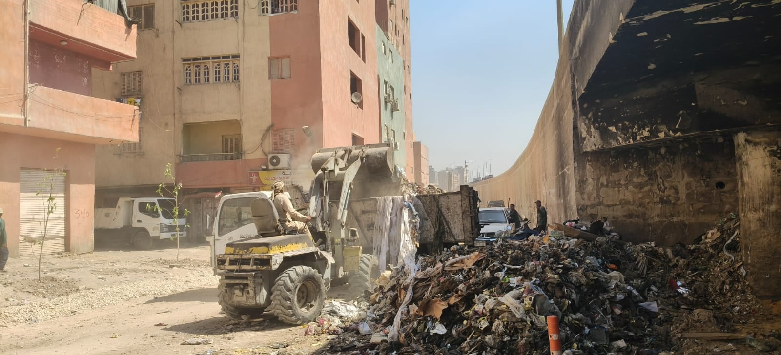رفع 1300 طن رتش من نفق المكرونة بالعمرانية