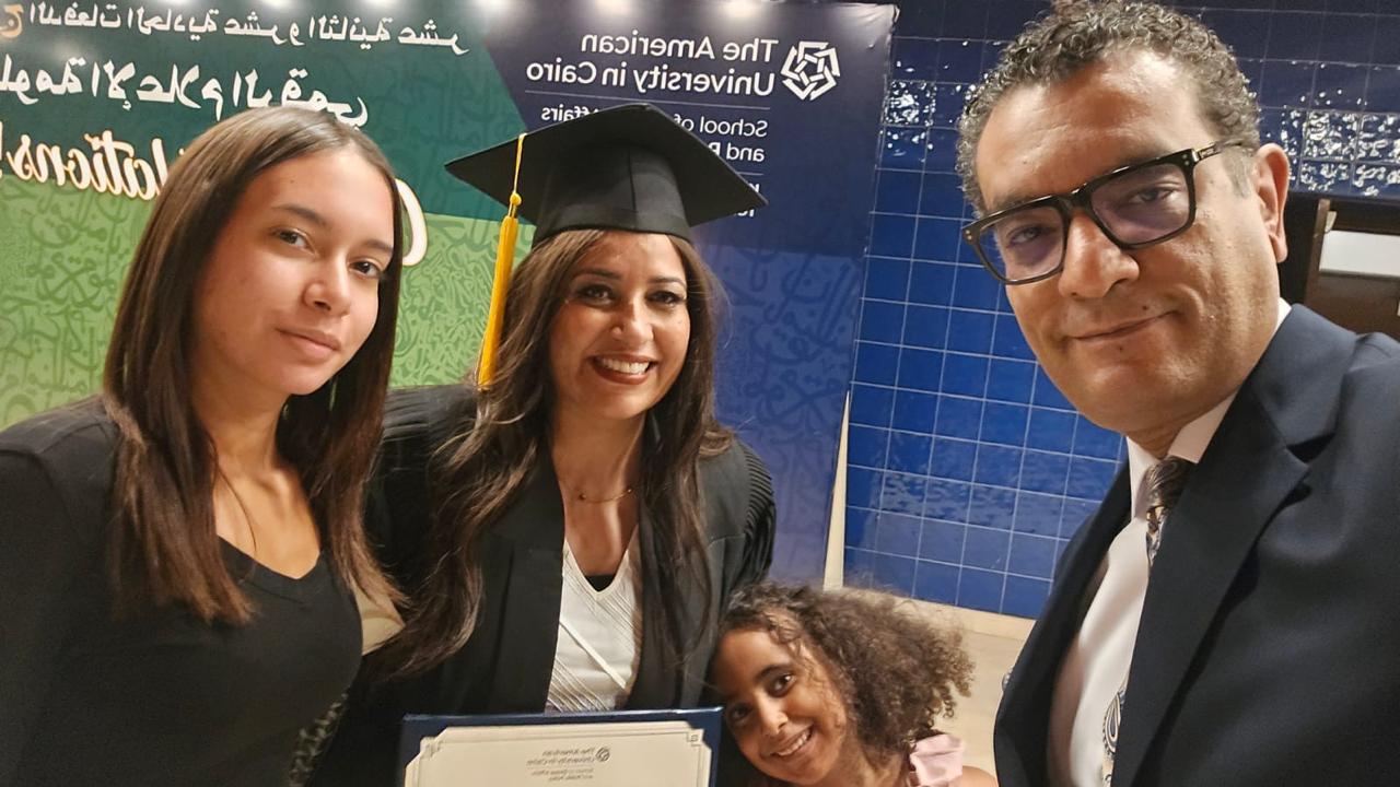 الزميلة ميرفت رشاد وأسرتها الزميلة ميرفت رشاد وأسرتها