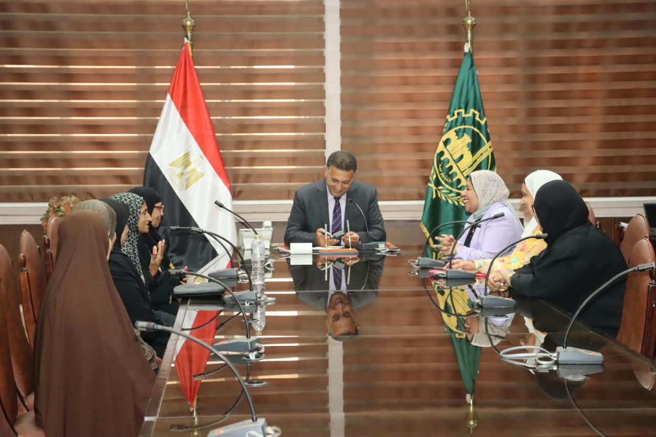 محافظ القليوبية خلال لقاء السيدات محافظ القليوبية خلال لقاء السيدات