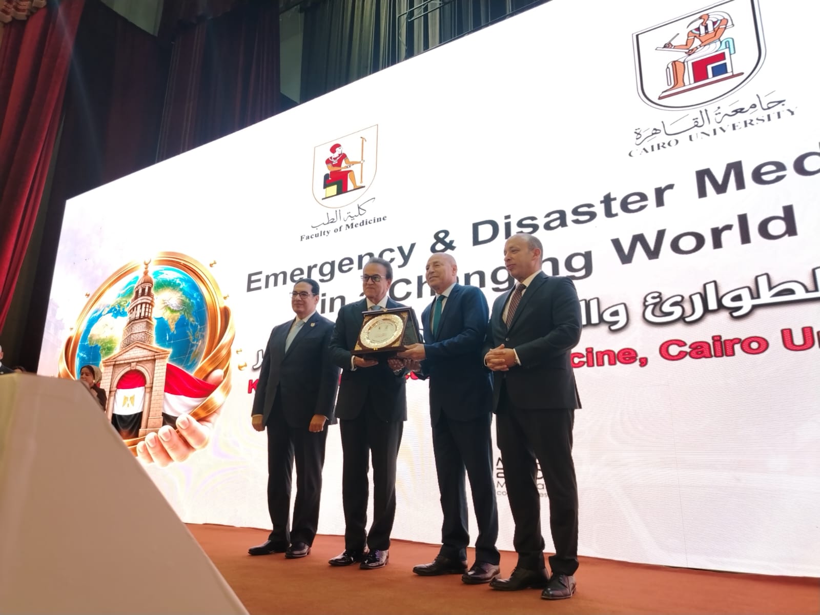 خلال تكريم محافظ القاهرة