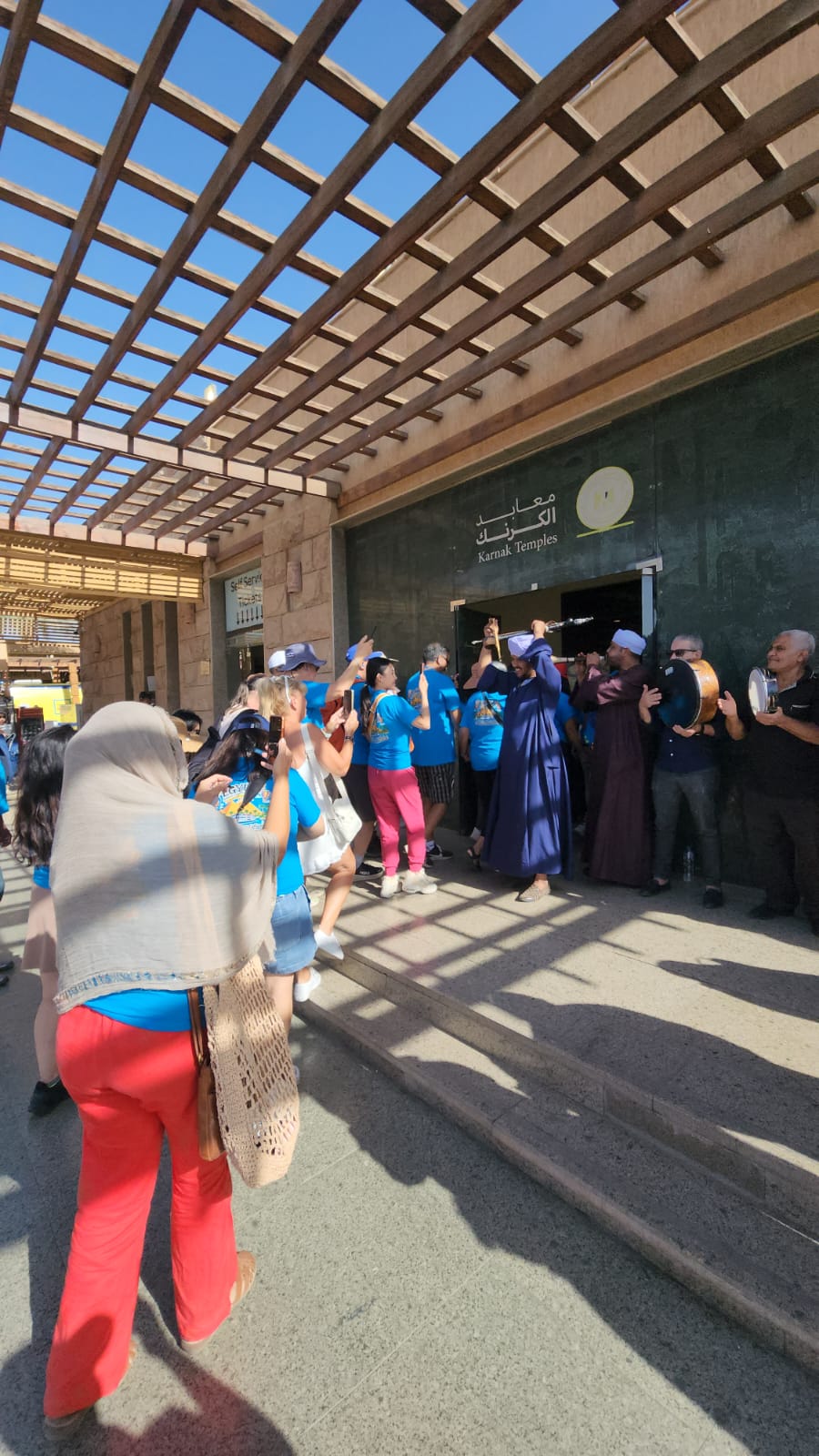 شاهد كيف إحتفلت الأقصر مع السياح باليوم العالمى للسياحة
