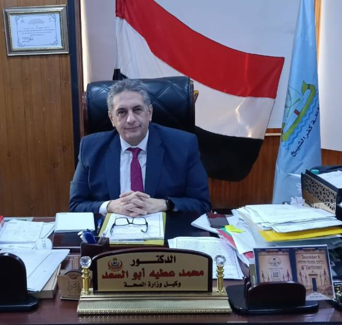 الدكتور محمد أبو السعد وكيل وزارة الصحة بكفر الشيخ.
