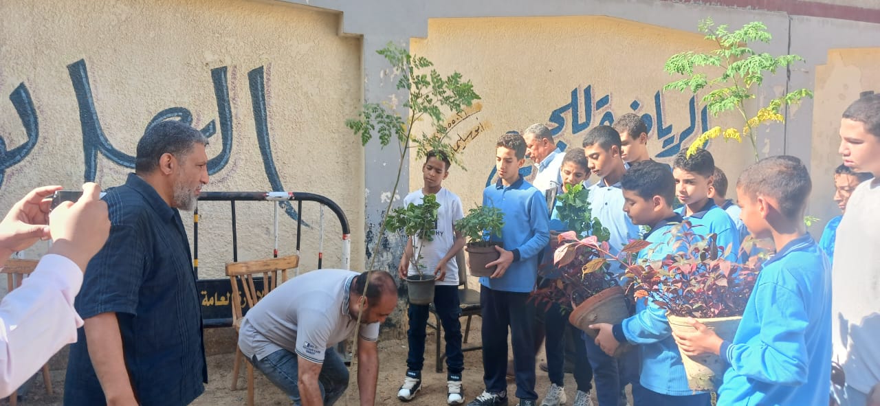 جانب من فعاليات التوعية البيئية داخل مدارس إمبابة