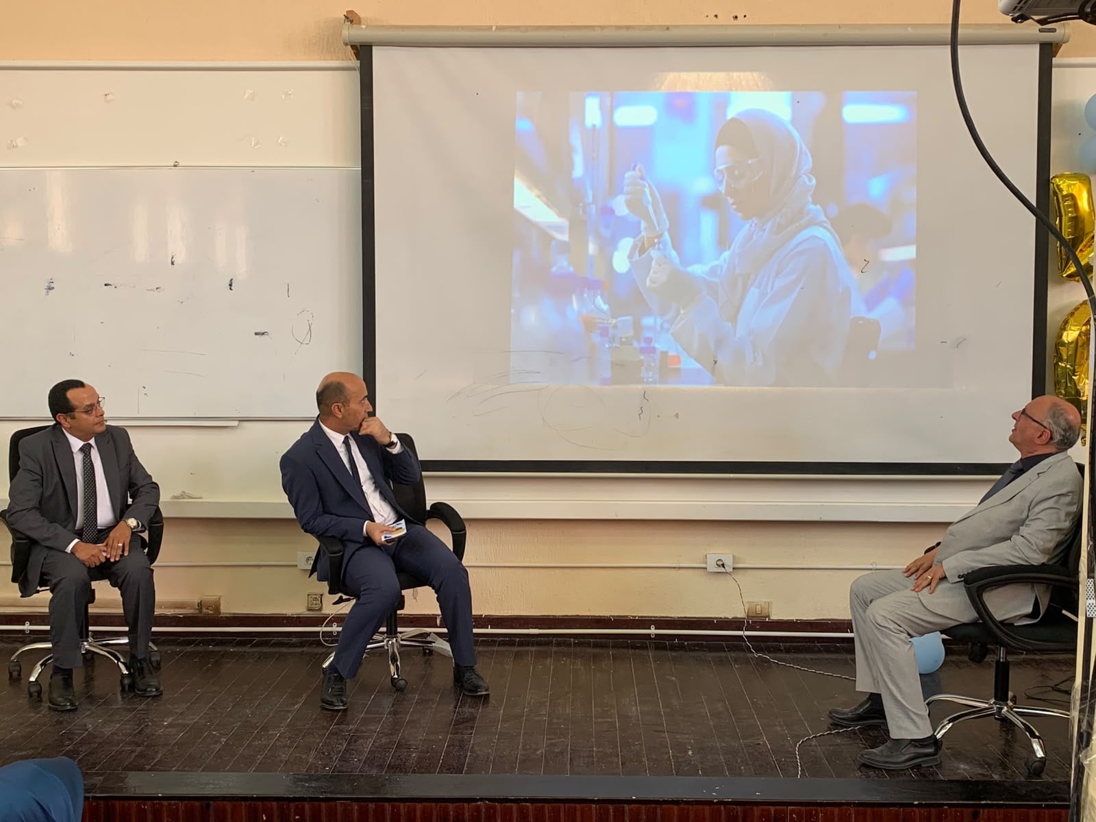 جامعة دمنهور الأهلية تحتفي بطلاب الصيدلة الجدد بيوم تعريفي شامل (2)