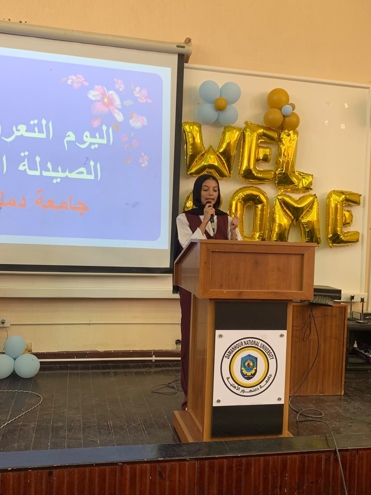 جامعة دمنهور الأهلية تحتفي بطلاب الصيدلة الجدد بيوم تعريفي شامل (8)