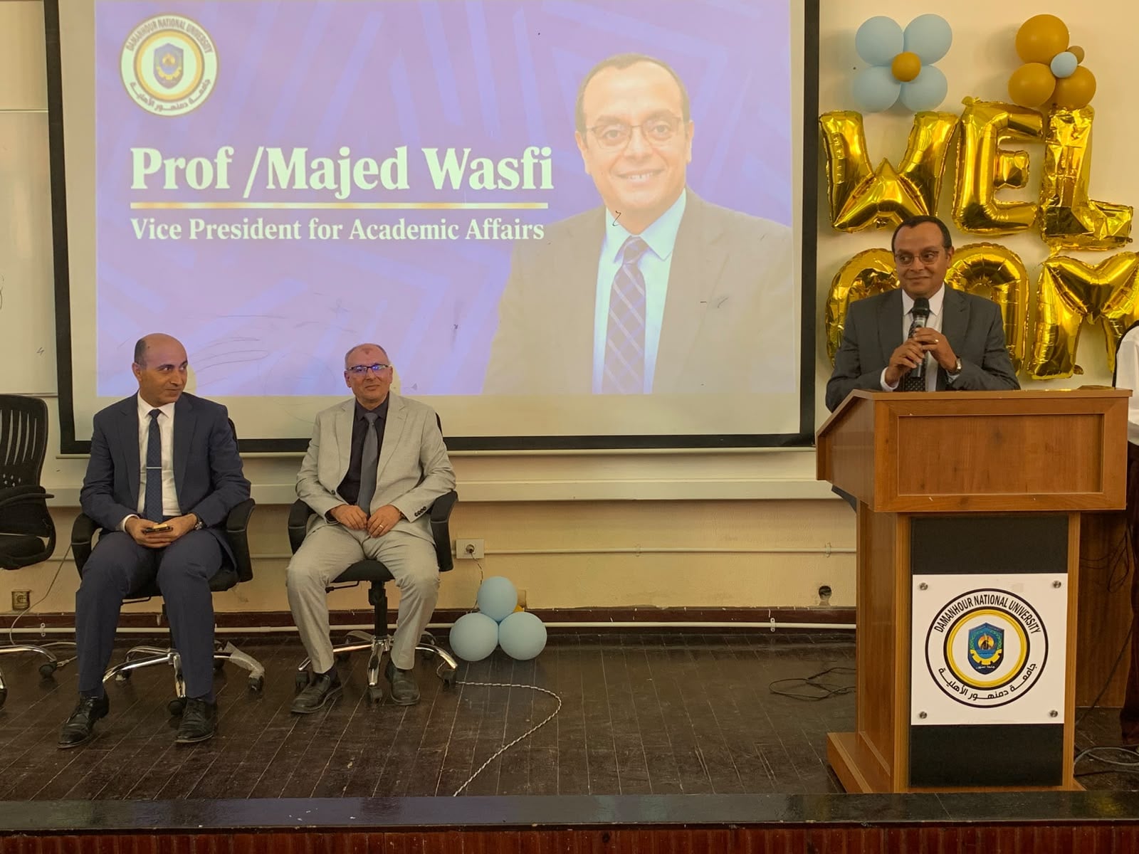 جامعة دمنهور الأهلية تحتفي بطلاب الصيدلة الجدد بيوم تعريفي شامل (4)