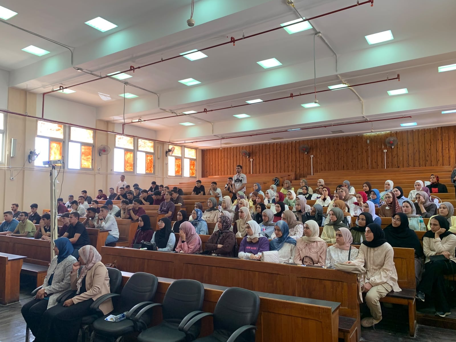 جامعة دمنهور الأهلية تحتفي بطلاب الصيدلة الجدد بيوم تعريفي شامل (5)
