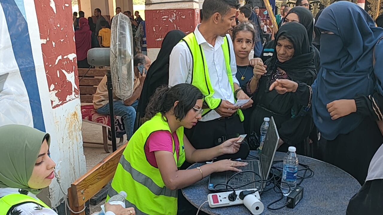 العيادات الطبية تقدم خدماتها لأهالى بناويط ضمن التحالف الوطنى (2)