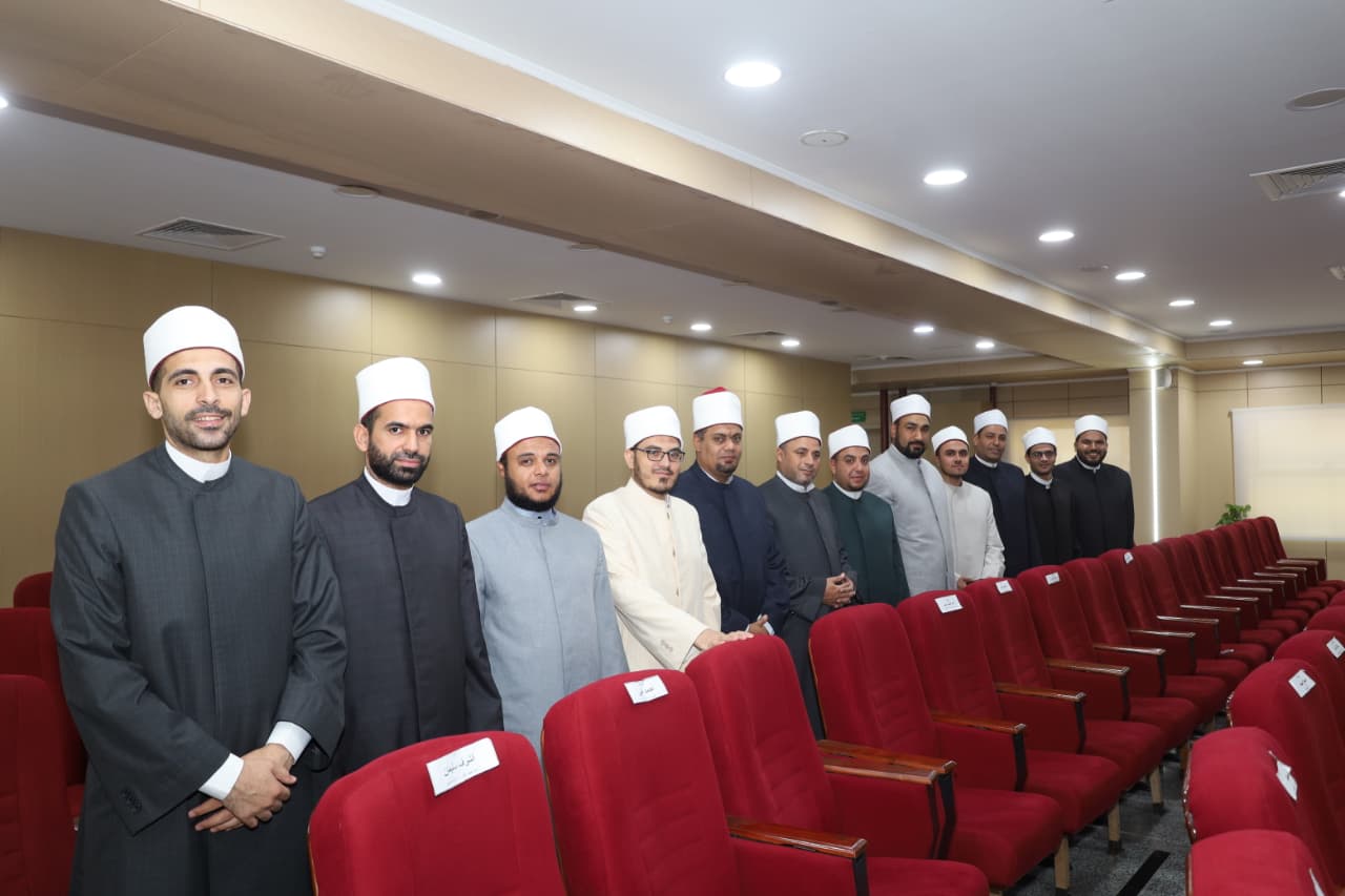 الأئمة الفائزين في مسابقة «الأئمة النجباء والمتميزين»
