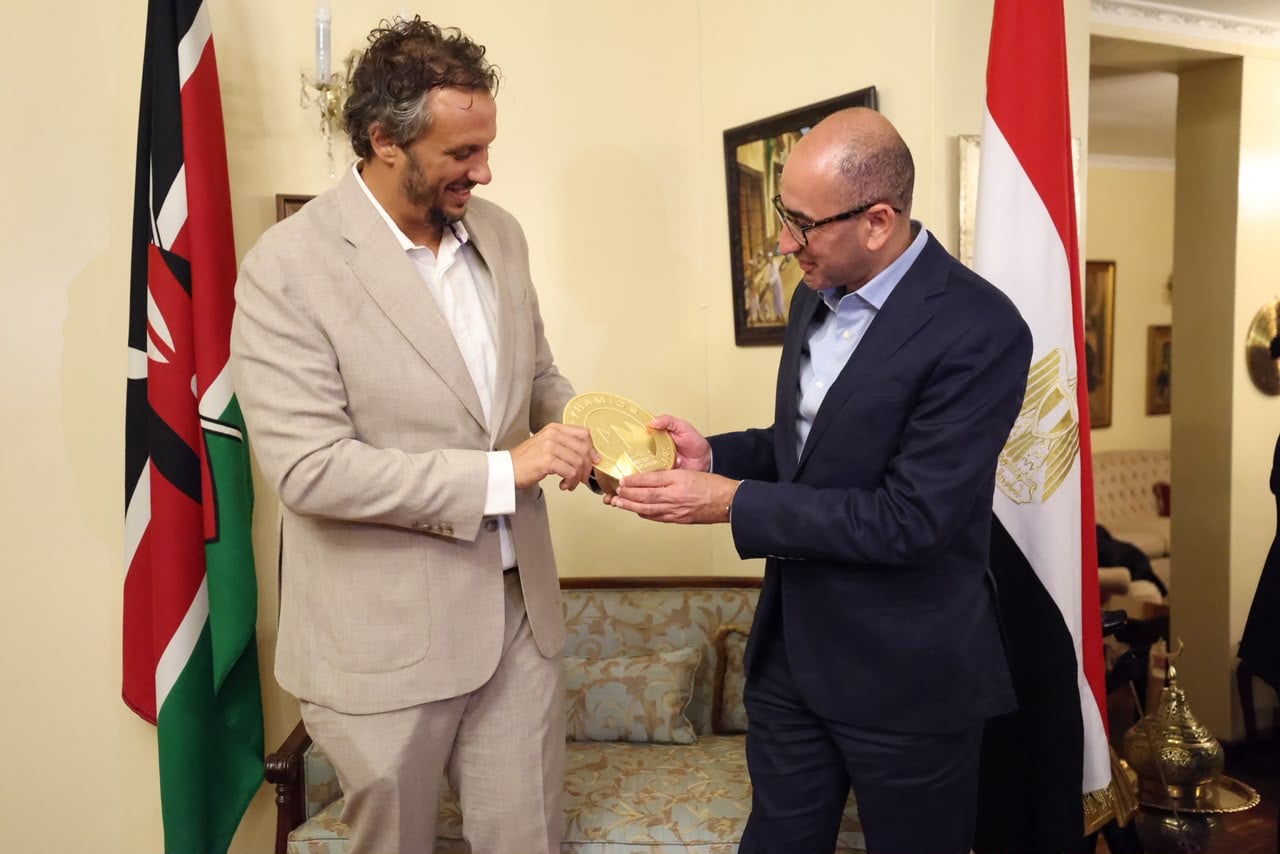 ممدوح عيد فى السفارة المصرية