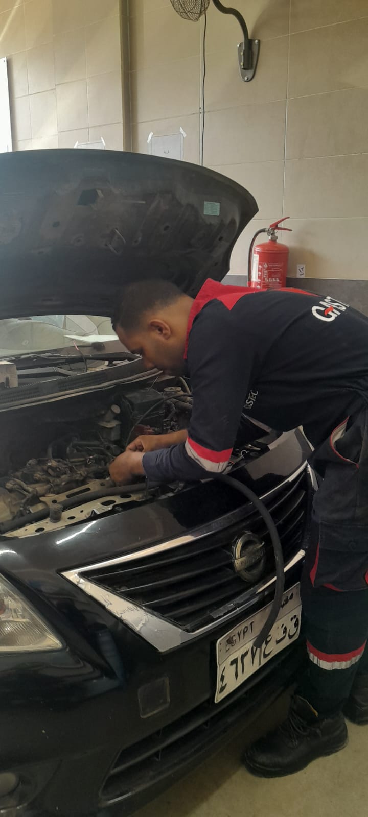 خلال العمل بالسيارات