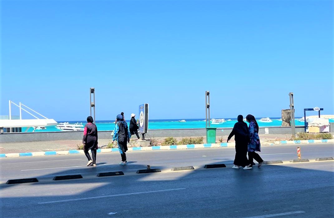 شواطئ وكورنيش مطروح تجذب عشاقها