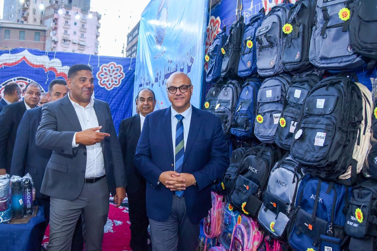 خلال افتتاح أحد المعارض