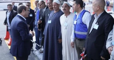 أهالى الابعادية يستقبلون الرئيس السيسى