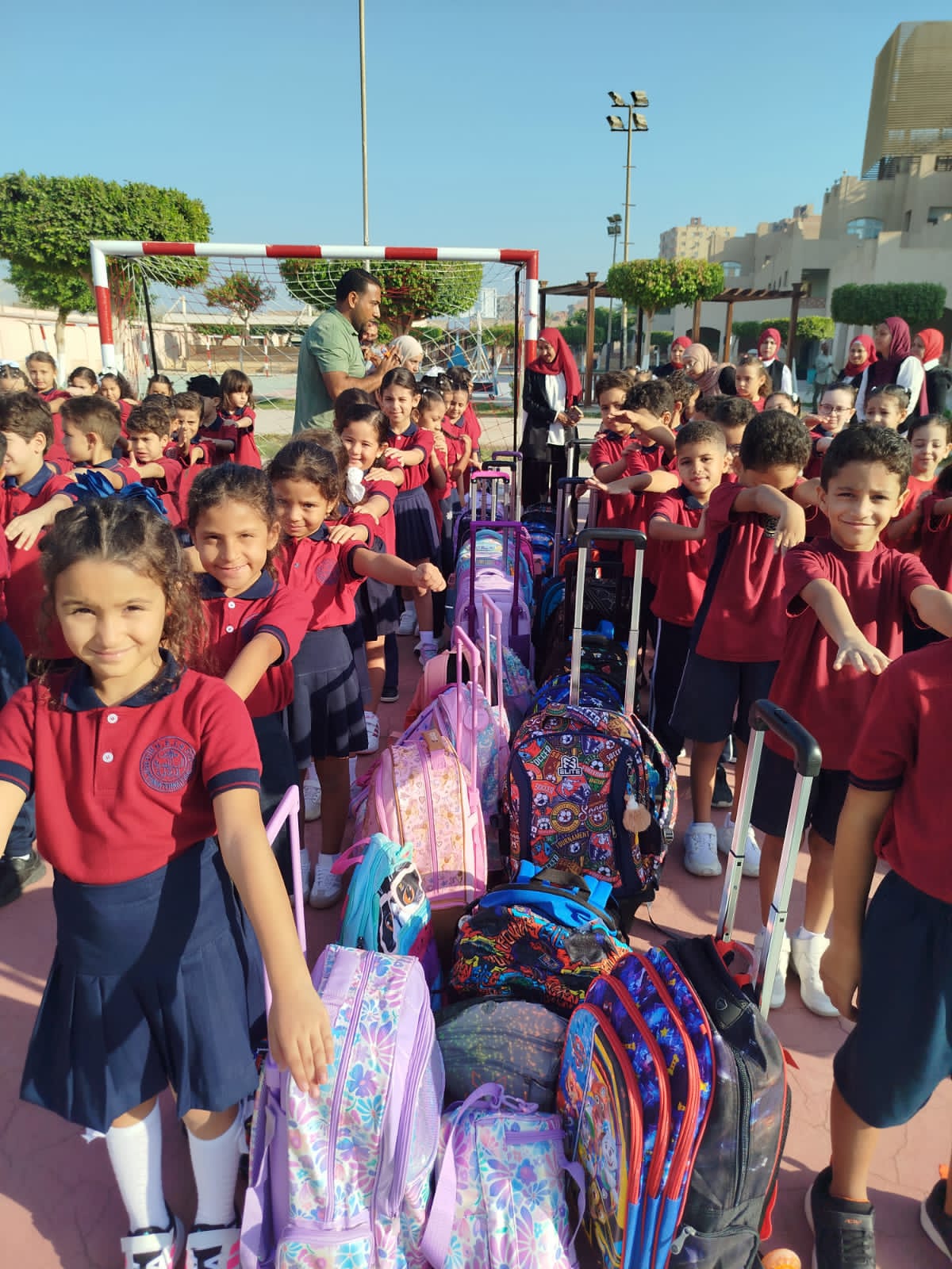 استقبال الطلاب فى أول يوم بالعام الدراسى بمدارس النيل (1)