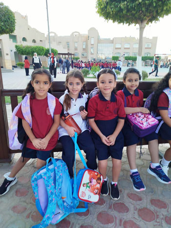 استقبال-الطلاب-فى-أول-يوم-بالعام-الدراسى-بمدارس-النيل-(7)