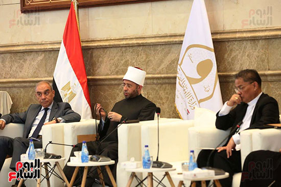 وزير الاوقاف  خلال المؤتمر