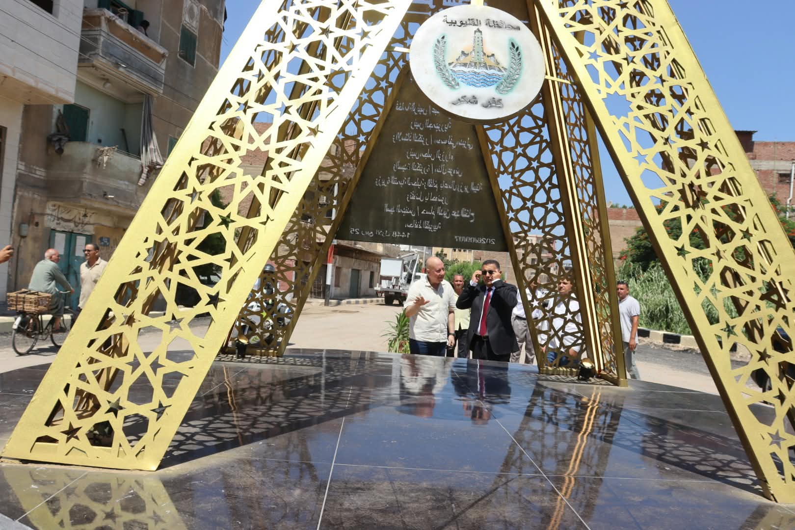 المحافظ خلال الجولة