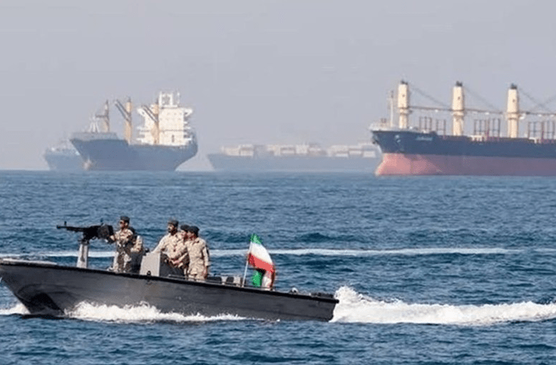 قوات إيرانية في مضيق هرمز