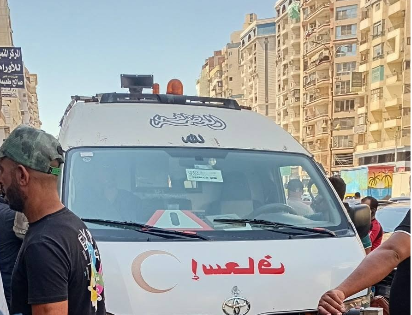 سيارة نقل تنقل جثمان العريس