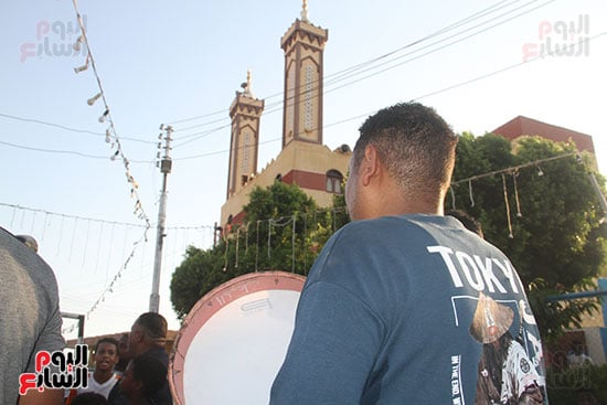 المسجد-والزفة