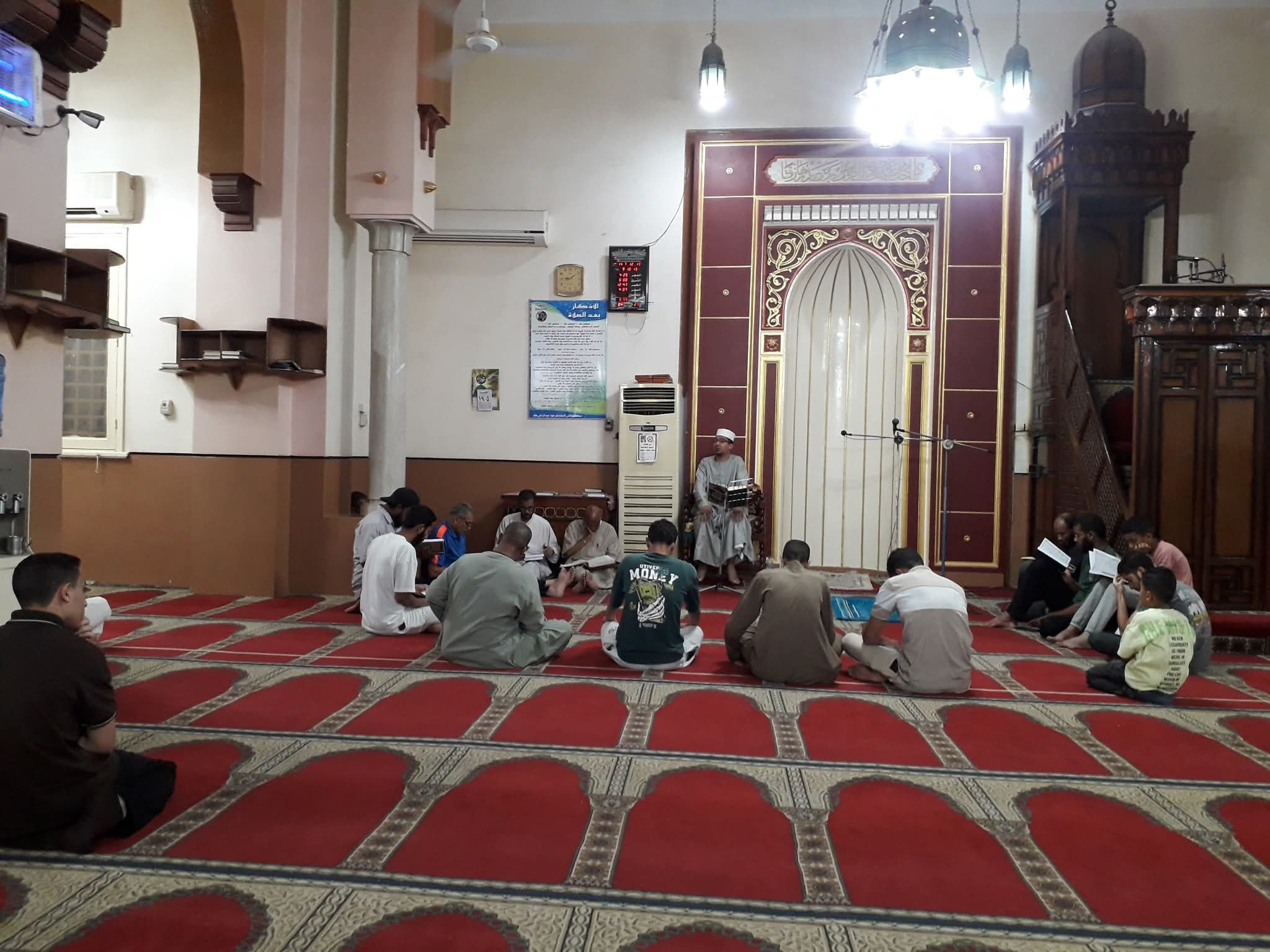 دروس دينية بالمسجد