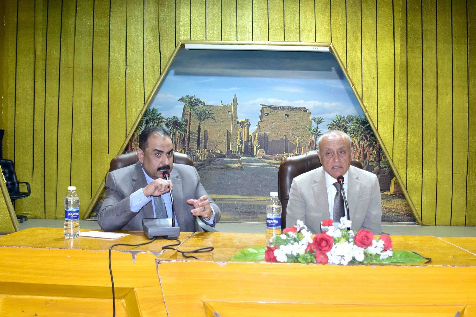 محافظ الأقصر يترأس اجتماعاً موسعاً لقيادات التعليم