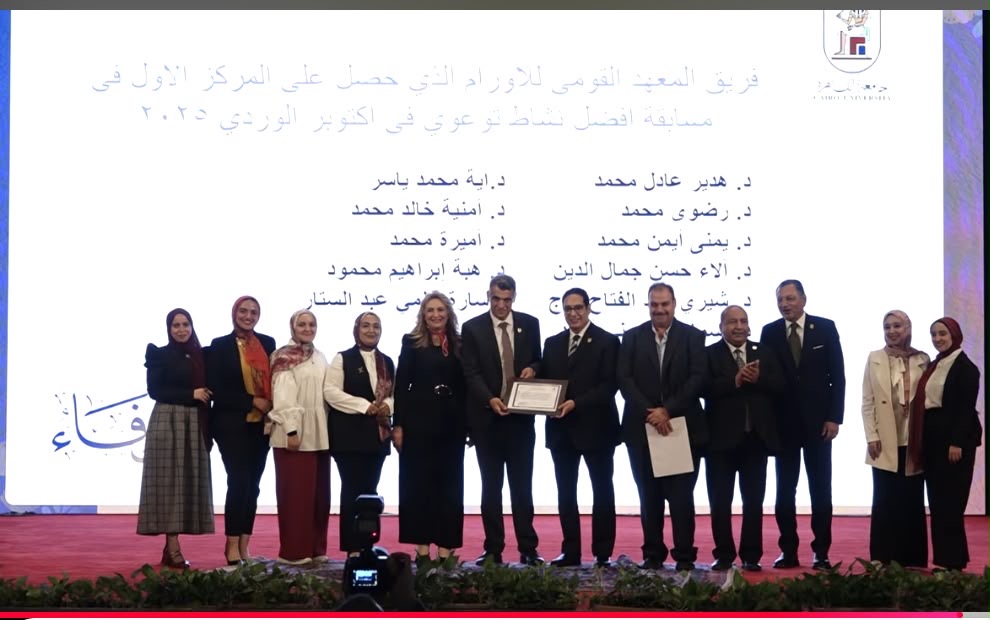جامعة القاهرة تكرم القوافل الطبية