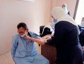 جانب من تلقى كبار السن لقاح كورونا - أرشيفية  جانب من تلقى كبار السن لقاح كورونا - أرشيفية