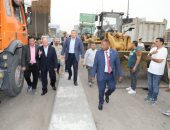 رفع حطام لوحة إعلانية سقطت اعلى كوبرى أكتوبر