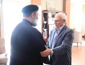 محافظ بورسعيد يستقبل وفدا من الكنيسة للتهنئة 