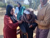 مسن يدلى بصوته