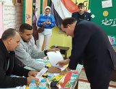 رئيس حزب الوفد بالبحيرة يدلى بصوته