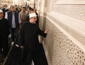 وزير الأوقاف يتفقد مسجد السيدة زينب بعد إعادة تطويره