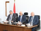 وزير التعليم خلال اجتماعًا مع رؤساء لجان النظام والمراقبة