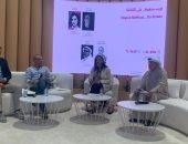 علا الشافعي خلال تواجدها بمعرض أبو ظبي للكتاب