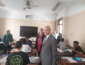 مدير تعليم القاهرة يتفقد إمتحانات نهاية العام لصفوف النقل