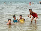 الأطفال في شاطئ بورسعيد