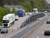 جسر متنقل فى سويسرا لصيانة الطرق