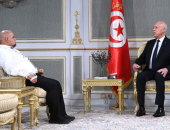 رئيس تونس قيس سعيد ووائل الدحدوح صحفي فلسطينى