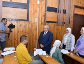 رئيس جامعة القاهرة يتفقد امتحانات الدراسات العليا بكلية الاعلام