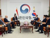 لقاء وزير الاتصالات والسفير المصري بكوريا مع وزير الداخلية الكوري