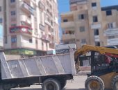 جانب من رفع المخلفات