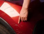 خدش بالسيارة