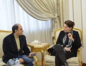 المستشارة فاطمة قنديل مع الزميل كريم صبحى