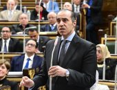 محمود فوزي وزير الشئون النيابية والقانونية 